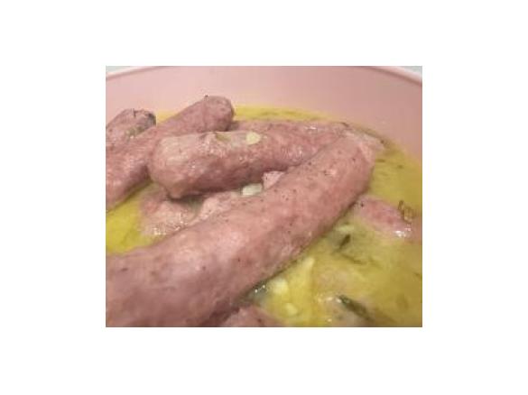 Salchichas com molho de pimenta branca