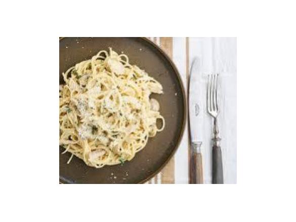 Esparguete de frango assado com cogumelos salteados