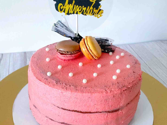 Bolo de chocolate e corneto de morango