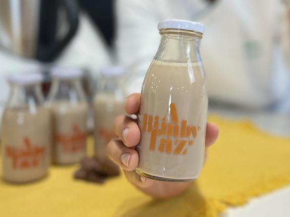 Leite com chocolate tipo “Ucal”