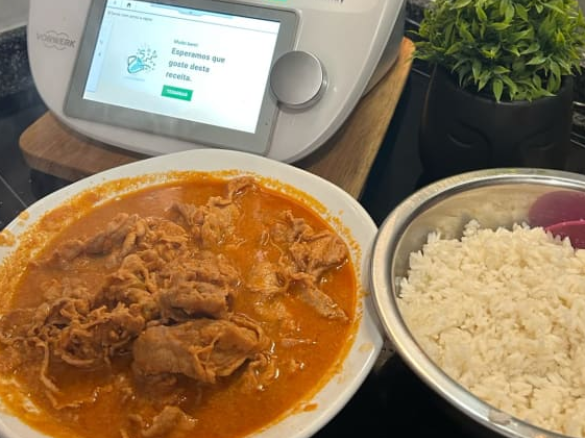 Bifanas com arroz a vapor