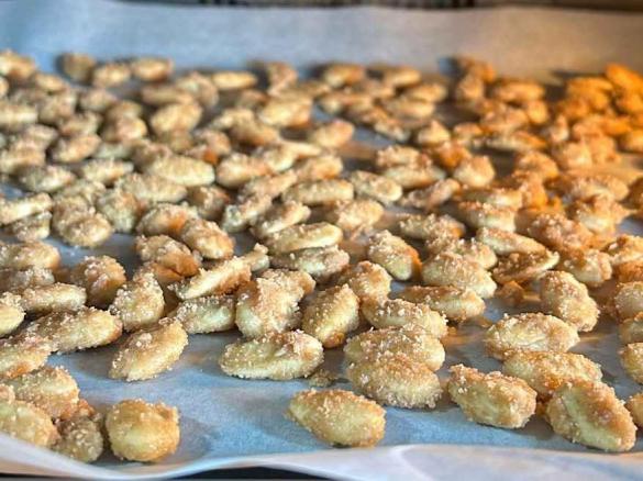 Frutos secos ou sementes caramelizados