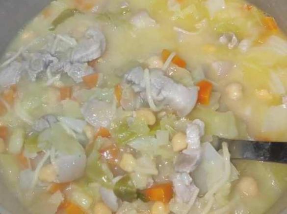 Sopa de grão com carne