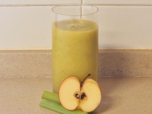 *SUMO DE MAÇÃ E AIPO*