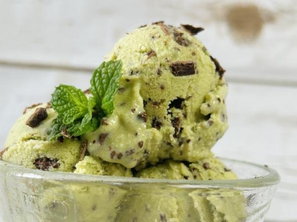 Gelado de menta e chocolate